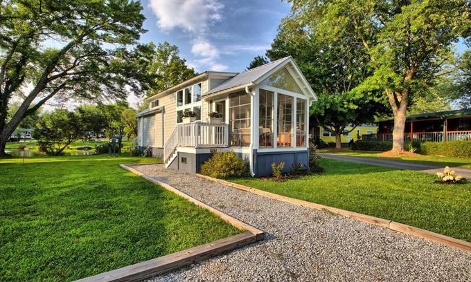Upward House | Tiny house near waterfall hikes