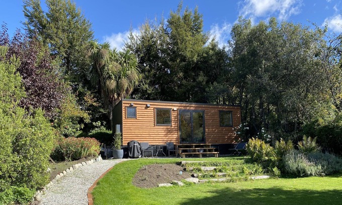 Arrowtown House | Tiny Native Retreat