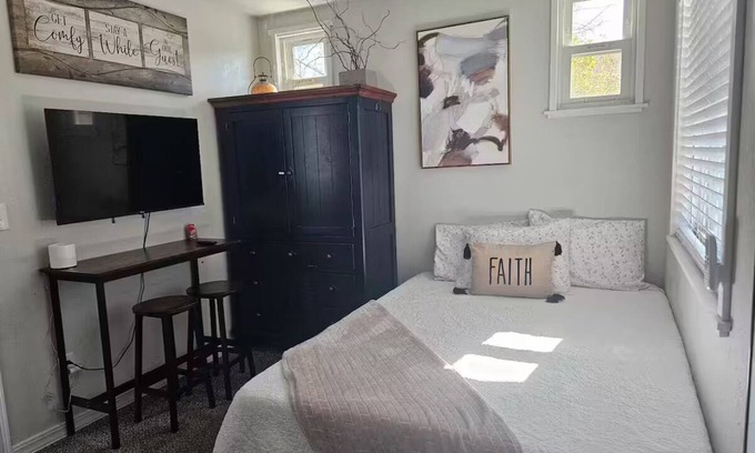 Nampa House | Tiny Retreat by the Park