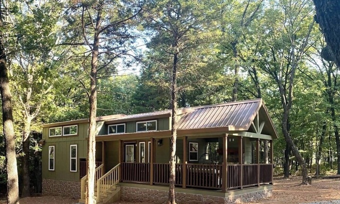Pottsboro Cabin | Tiny Texoma Treasure: Your Wooded, Lakeside Wonderland - Green House