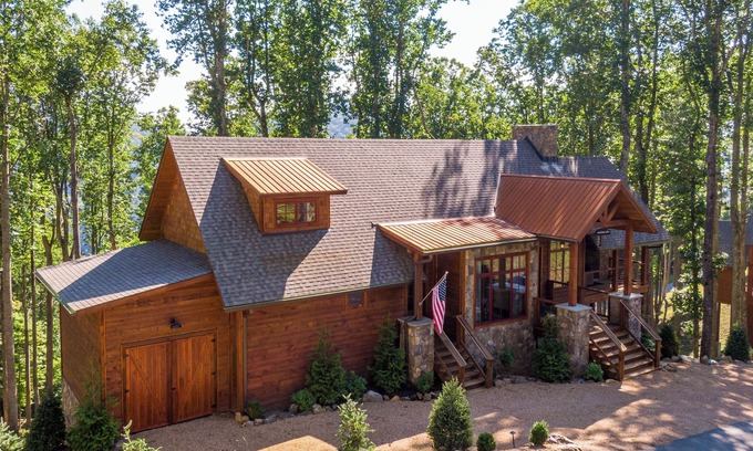 Banner Elk House | Tipsy Elk at Eagles Nest - New Home with Hot Tub, Shuffleboard, & Firepit!