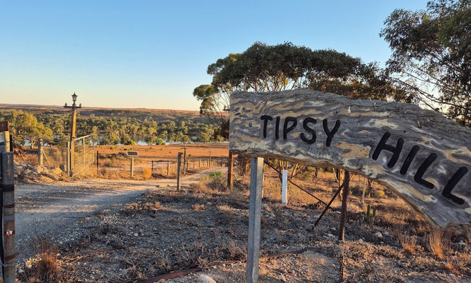 Forster Bed & Breakfast | Tipsy Hill Cottage, River Views at Walker Flat SA. Perfect for a weekend getaway