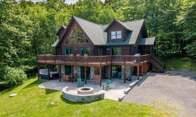 Swanton House | Tipsy Timber Lodge: Lake Access, Hot Tub, Dock Slip, 2 Fireplaces!