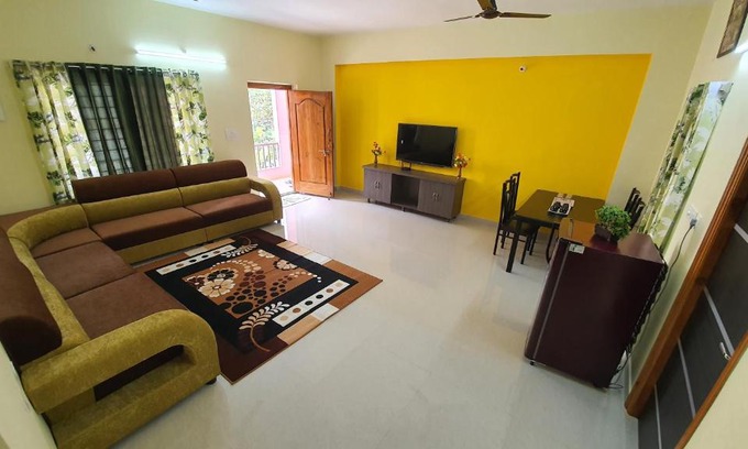 Tirupati Apartment | Tirupati Homestay - 2BHK AC Family Apartments near Alipiri and Kapilatheertham - Walk to A2B Veg Restaurant - WiFi - Android TV - Easy access to Tirumala