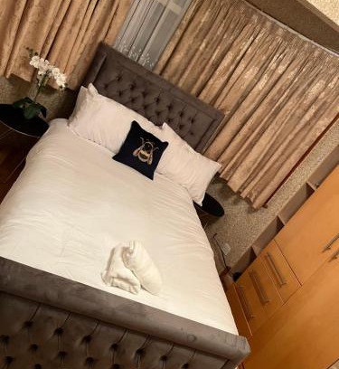 Manor Apartment | TJ Homes - One double bed room with garden view - Next to tube station