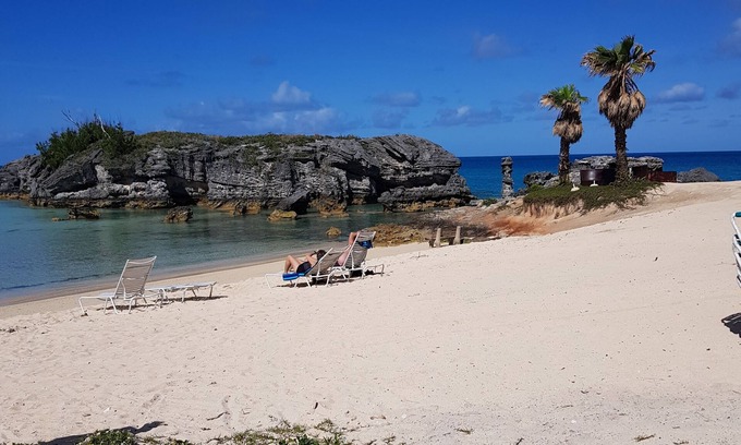 St. George's Apartment | TOBACCO BAY BEACH FRONT TRADITIONAL APARTMENT