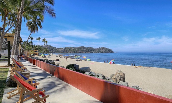 North End House | Tocayo Vista 3 bd · 3BR Beachfront Townhome W/Penthouse Master Suite