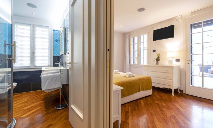 Dorsoduro Apartment | Tolentini Terrace by Wonderful Italy