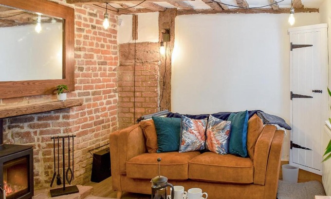Lowestoft House | Toll Cottage