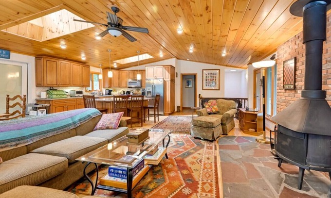 Tolland House | Tolland Lake Escape – Kayaks, Deck & Nature Trails