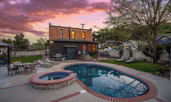 Paso Robles House | Tolle House: Sip, Swim & Savor Your Historic Paso Robles Getaway- Pool & Hot Tub