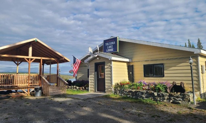 Glennallen Hotel | Tolsona Lake Lodge