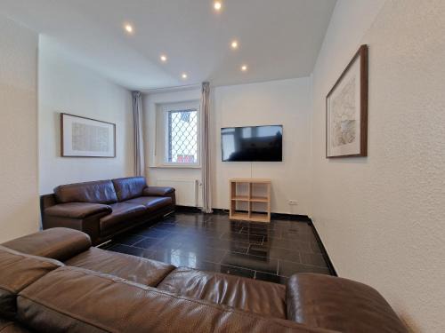 Viersen Apartment | Tolstov House - Stadthaus - 10 Schlafzimmer