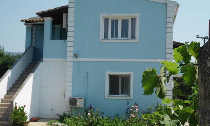 Doukades Apartment | Tom's house 2 between Paleoksatritsa, Dassia, Ipsos!