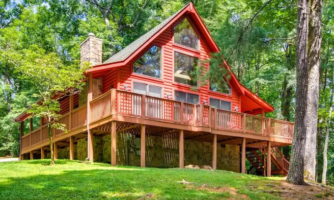Wears Valley House | Tomahawk Lodge Cabin