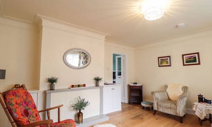 Inverness City Centre House | TOMMY'S, family friendly, character holiday cottage in Inverness