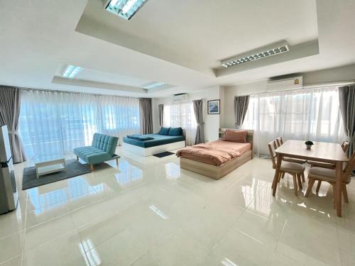 Phuket Apartment | TONY Central Stay