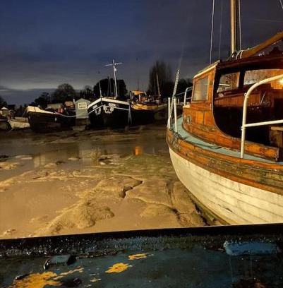 Brightlingsea Boat Rental | Toosey Lass - St Osyth creek