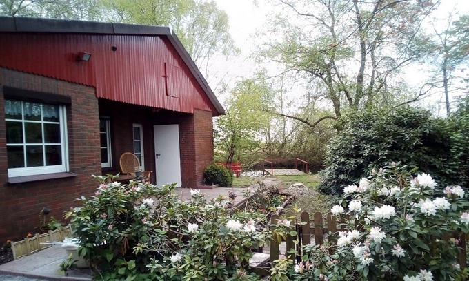 Moormerland House | TOP-ALLEINLAGE Pond idyll 1.5ha just for you by the pond with its own forest