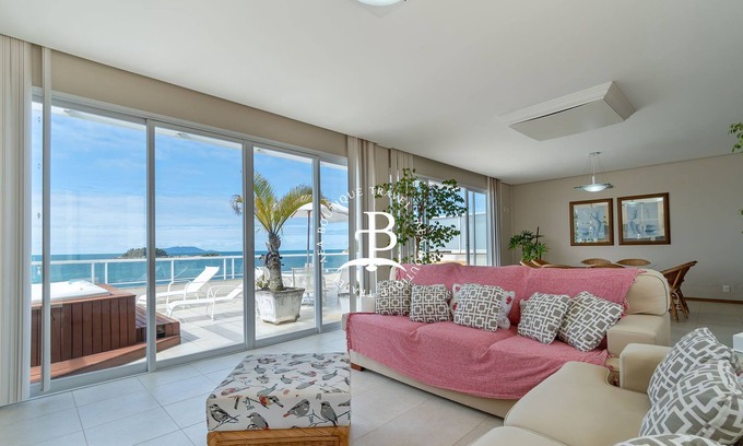Governador Celso Ramos Apartment | Top Coverage! Oceanfront, 3 suites and whirlpool!