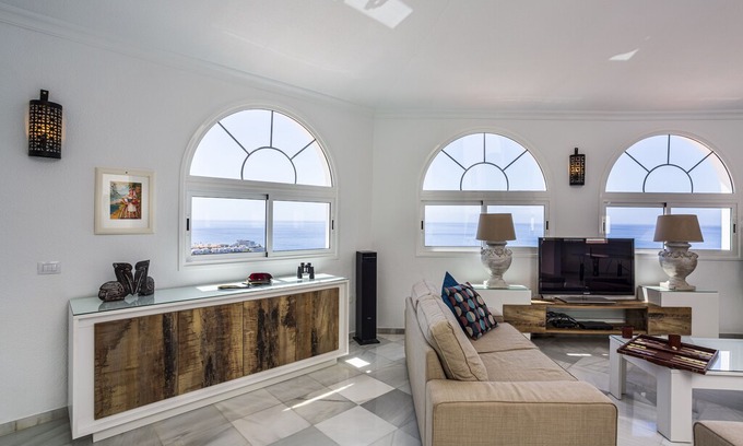Los Gigantes Villa | Top equipped luxury villa in one of the best locations of Los Gigantes.