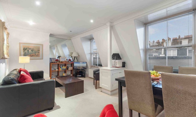 South Kensington Apartment | Top Floor 1 Bedroom Apartment 3 mins to South Ken
