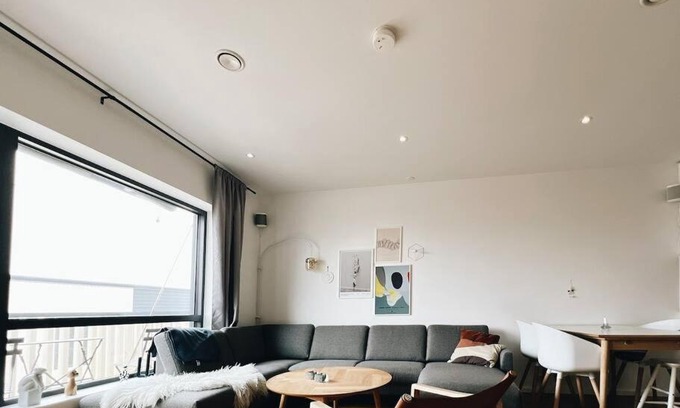 Hoyvik Apartment | Top-Floor 2-BR APT w/balcony