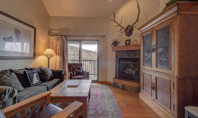 Steamboat Springs Condo | Top-Floor 3BR + Loft Condo at Timber Run – Sleeps 10, Walk to Slopes!