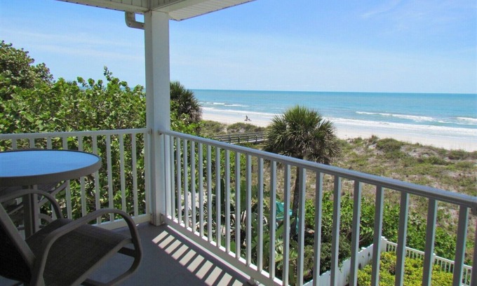 Indian Rocks Beach Condo | Top Floor- 5 Star - Indian Rocks Beachfront Fan Favorite!