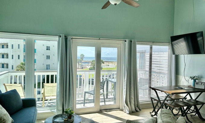 Fort Morgan Condo | Top-Floor Condo at Gulf Shores Plantation West with Gulf View Balcony & Loft