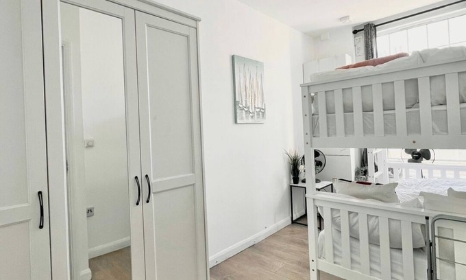 Euston Apartment | Top Floor flat next to Euston