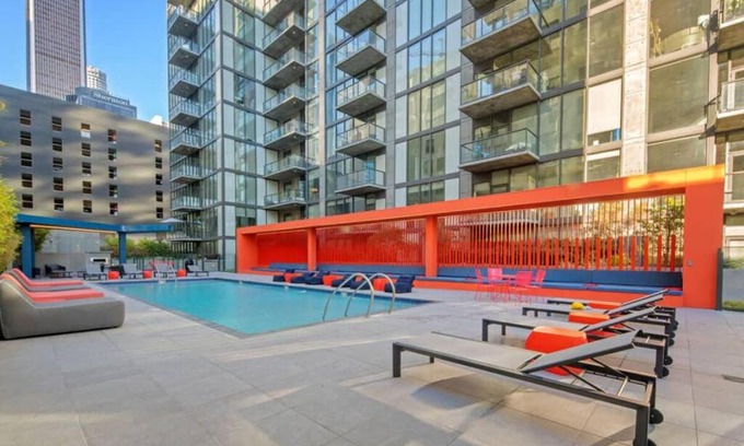 Downtown Los Angeles Apartment | Top Floor High Rise 3 Bed DTLA Skyscraper Penthouse