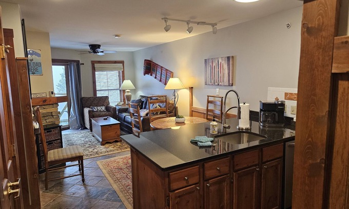 Snowshoe Condo | TOP FLOOR IN RIMFIRE/VILLAGE! NEVER RENTED BEFORE JULY 2022 2 BEDROOMS SLEEPS 8!