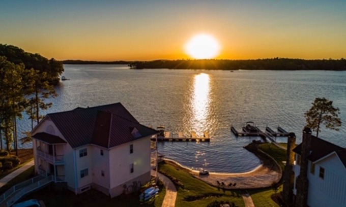 Dadeville Condo | Top-Floor Lakefront Condo – Heated Pool, Boat Dock & Sunset Views