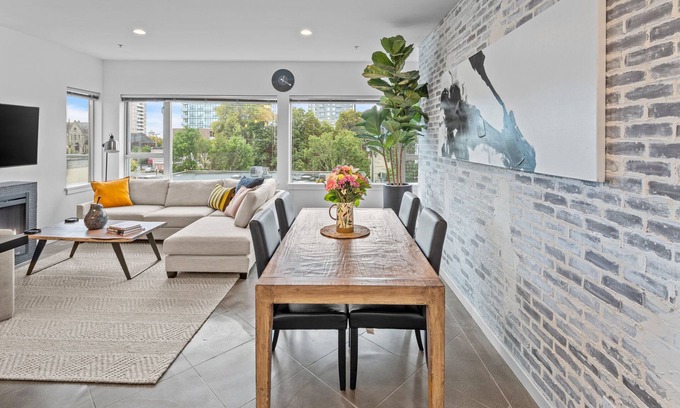 North Park Condo | Top Floor, Modern, Parking, Downtown