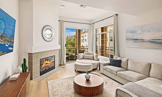 Mission Valley Condo | Top-Floor Oasis - Bright, Private, Pool & Gym