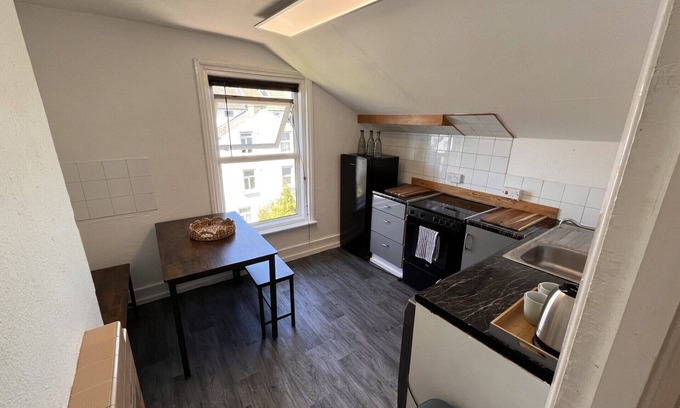 Eastbourne City Centre Apartment | TOP FLOOR RESIDENTIAL FLAT IN EASTBOURNE CENTRE