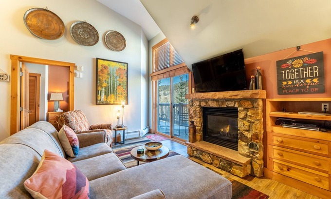 River Run Condo | Top Floor River Run Condo w/Private Balcony Overlooking Shared Amenities!