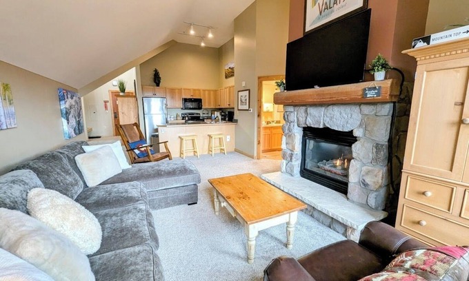 River Run Condo | Top-Floor River Run Gem, Pool, Hot Tub