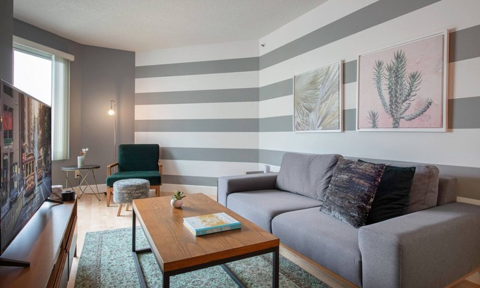 North Beach Apartment | Top Floor Telegraph Hill 1BR, Gym, near Coit Tower & Pier 39 by Blueground