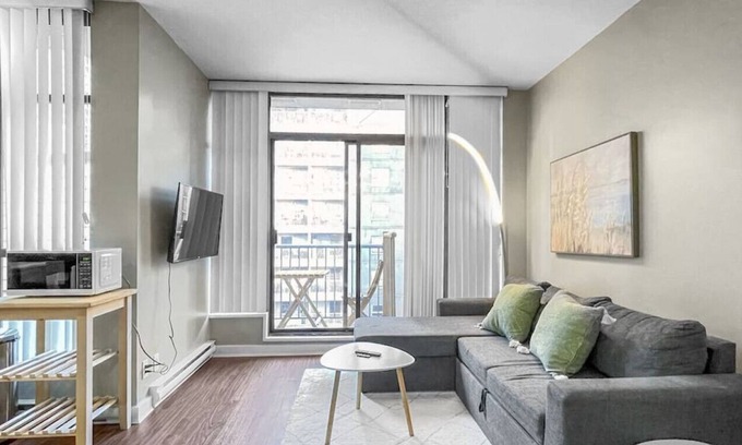 Downtown Vancouver Condo | Top Floor Unit on Granville Strip/Yaletown Area