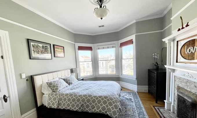 Inner Richmond Condo | Top floor Victorian 3 bedroom condo