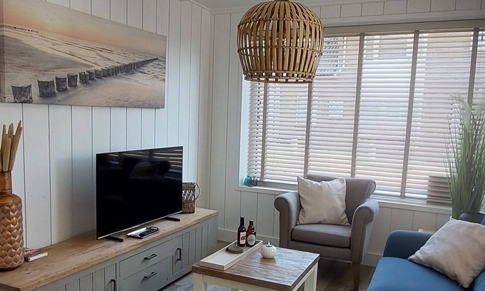 Egmond aan Zee Apartment | Top location! Next to the lighthouse, beach 50m SAND