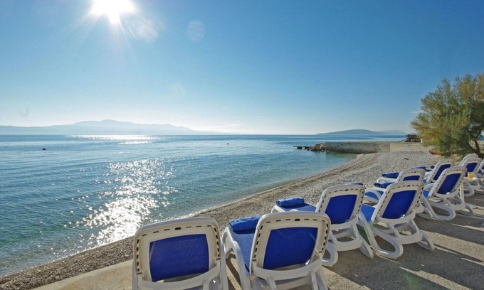 Zaostrog Apartment | TOP LOCATION! Right on the beach! Sea view, air conditioning, dishwasher, washing machine.