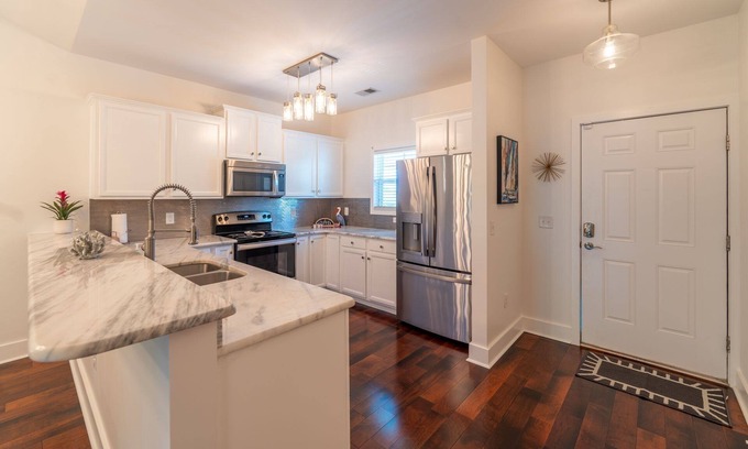 North Myrtle Beach Condo | TOP LOCATION Barefoot Resort! MONTHLY SPECIAL 28 days or more: 55% off.