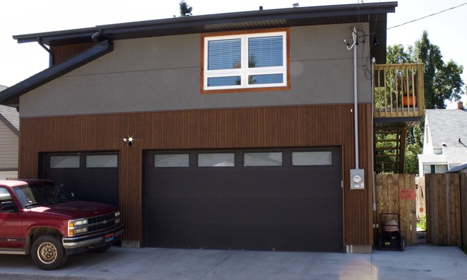 Southeast Edmonton Apartment | Top loft garage suite close to Whyte Ave & University. Quick access to Downtown.