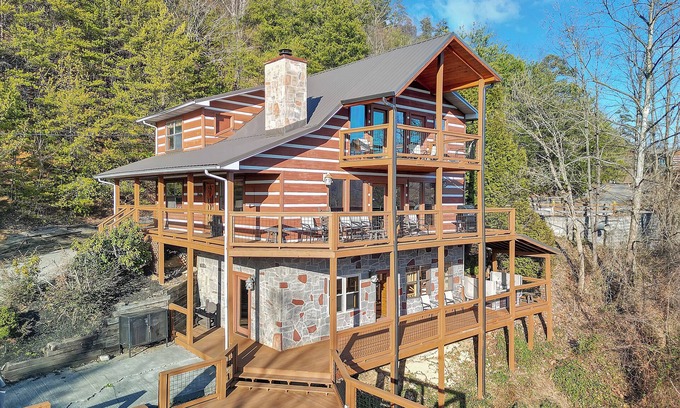 Sevierville Cabin | Top Notch Views - 6BR Cabin with Game Room near Dollywood!