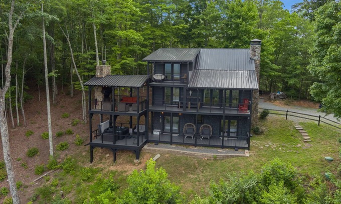 Blue Ridge Cabin | Top of the Mountain | Breathtaking Views | Hot Tub