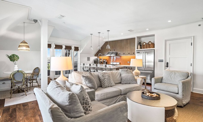 Rosemary Beach Condo | Top of the Town | 2 Bedroom, Free Bikes & Fitness/Tennis