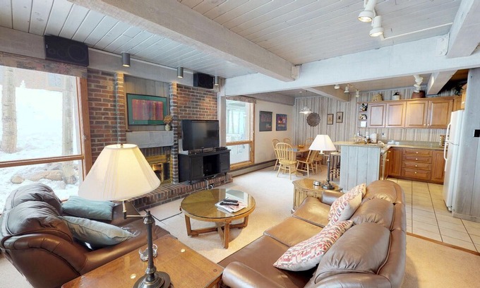 Snowmass Village Condo | Top of the Village Leaf 601: 2 Bedroom 2 Bathroom Condominium in Snowmass